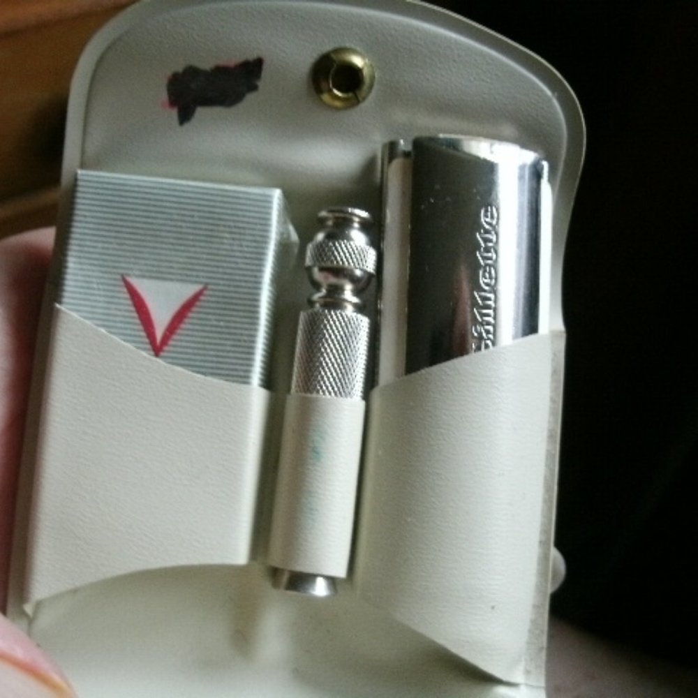 vintage Gillette travel razor new old stock.